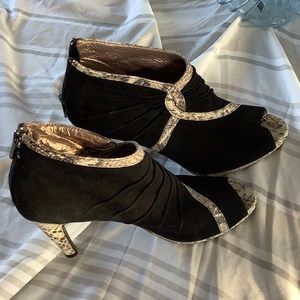 PORTIA KITTY BLACK SUEDE  with snake skin look trim shoe.  9 M